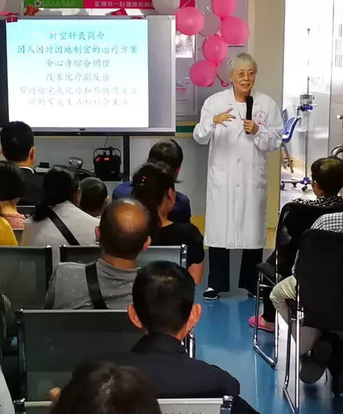 朱勉生教授在云南省肿瘤医院乳腺科给患者科普讲座